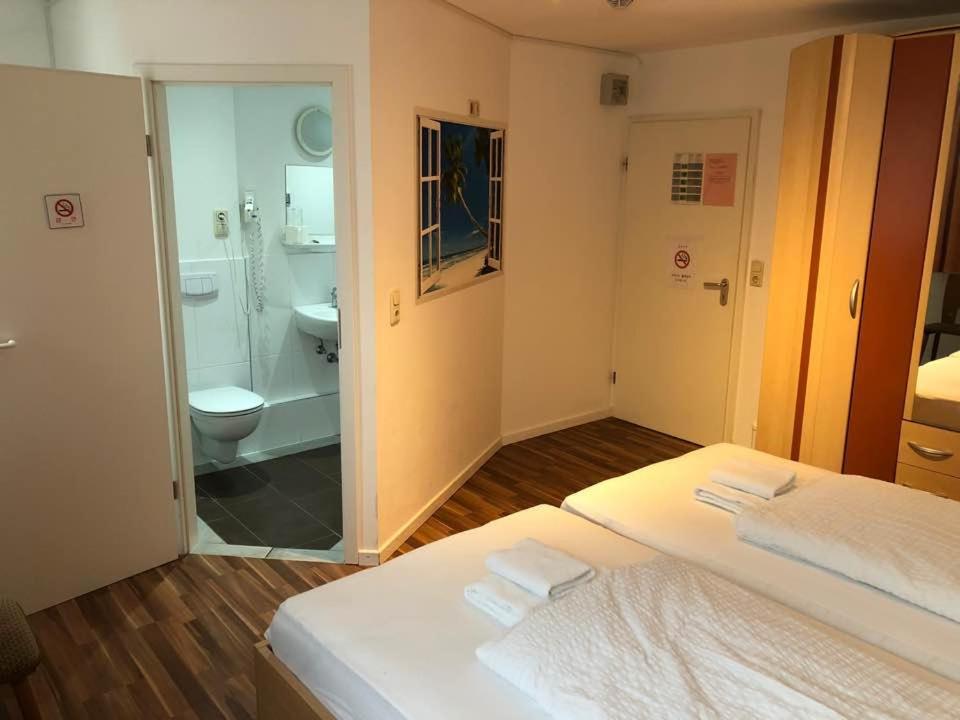 Hotel Kriftelerhof Экстерьер фото