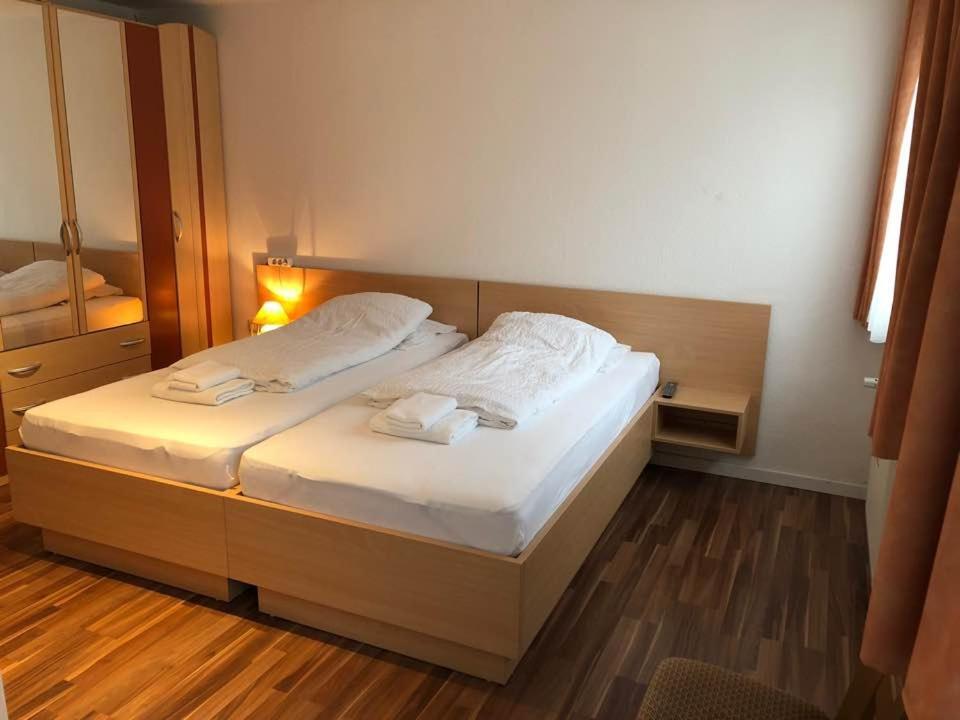 Hotel Kriftelerhof Экстерьер фото