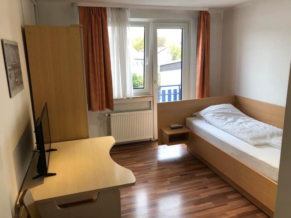 Hotel Kriftelerhof Экстерьер фото